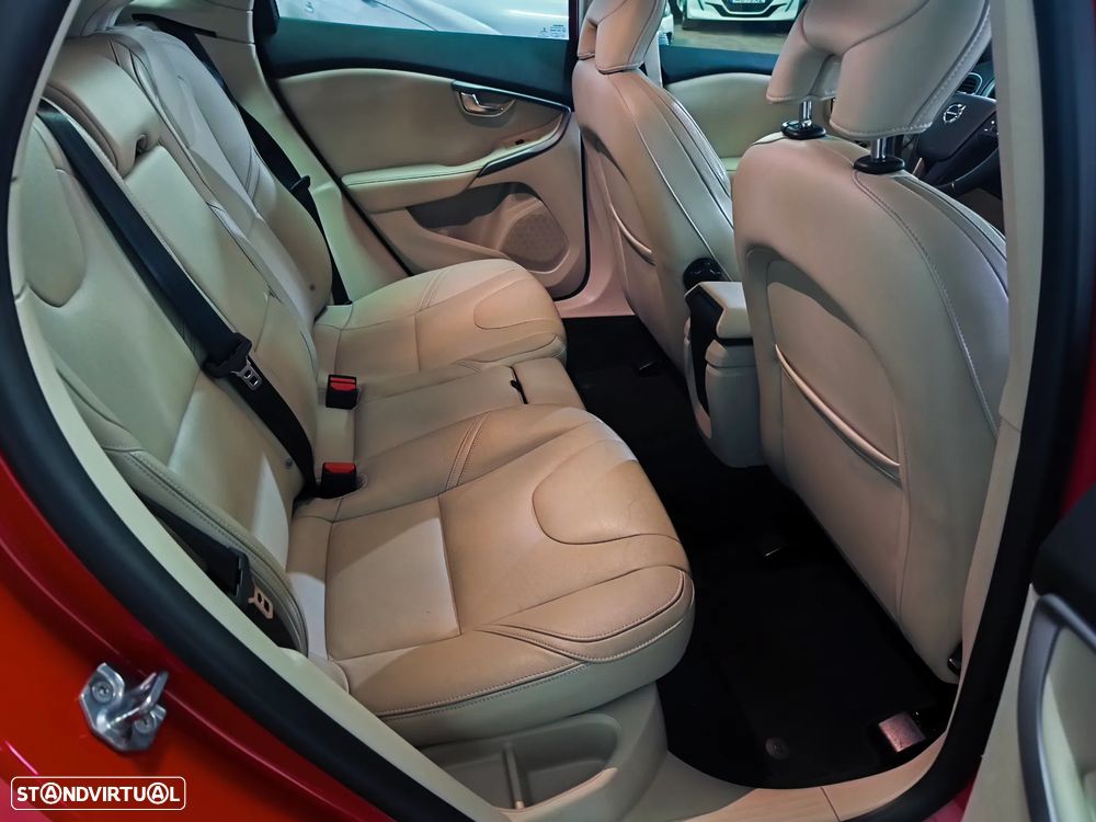 Volvo V40 T3 Geartronic Momentum - 11