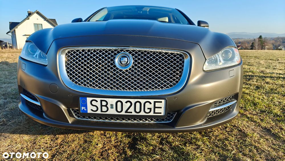 Jaguar XJ - 9