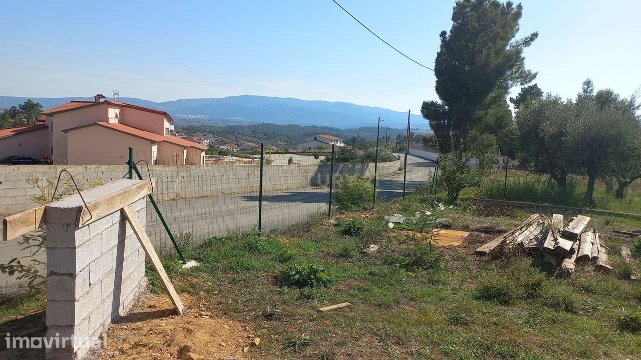Encantadora Propriedade com construção e vista para Montanha - Grande imagem: 2/5