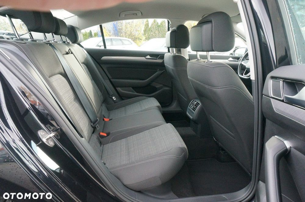 Volkswagen Passat - 32
