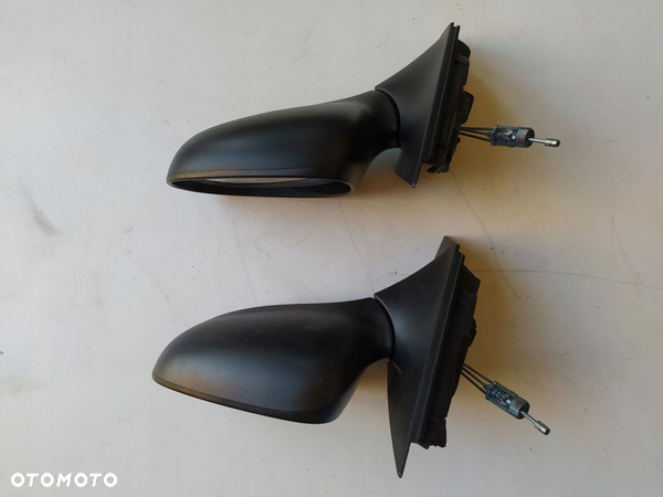 LEWE LUSTERKO MANUALNE LANCIA YPSILON LIFT