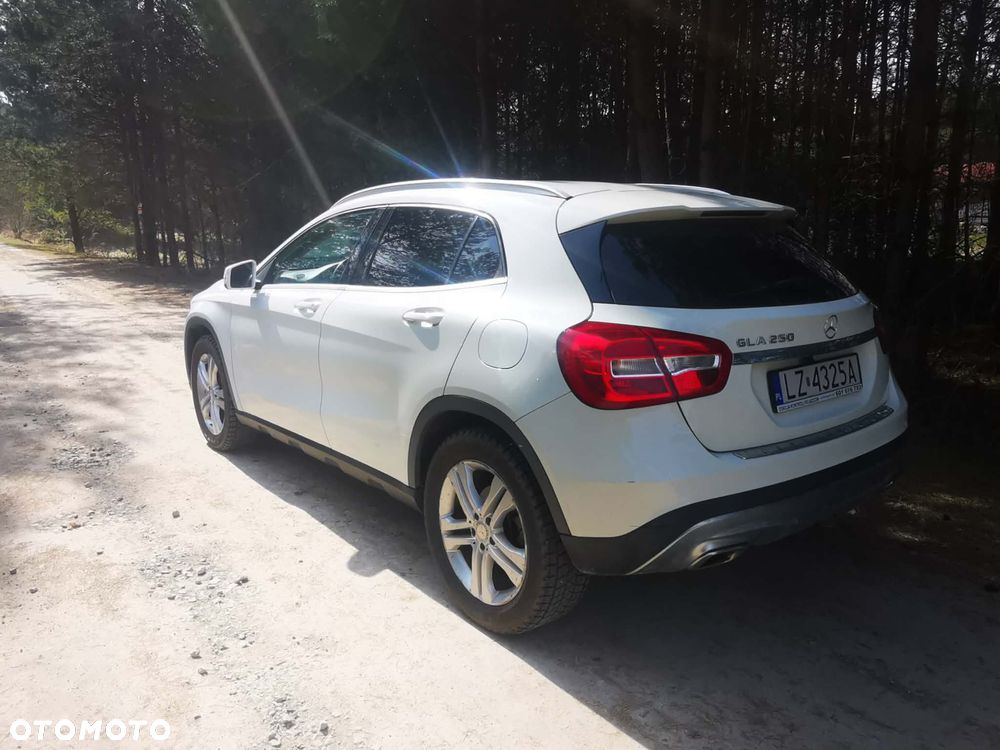 Mercedes-Benz GLA 250 7G-DCT - 2