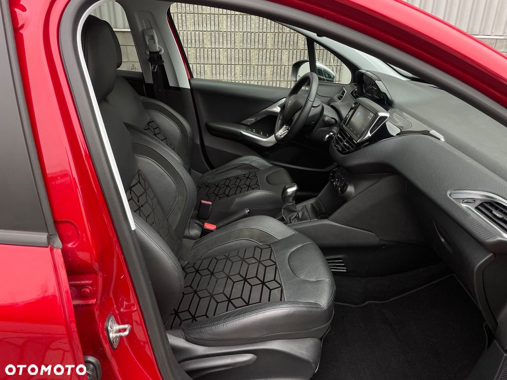 Peugeot 208 1.2 PureTech Allure - 6