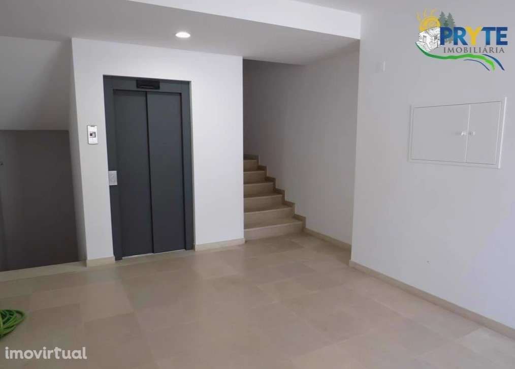 Loja comercial situada na Vila da Sertã - Grande imagem: 2/10