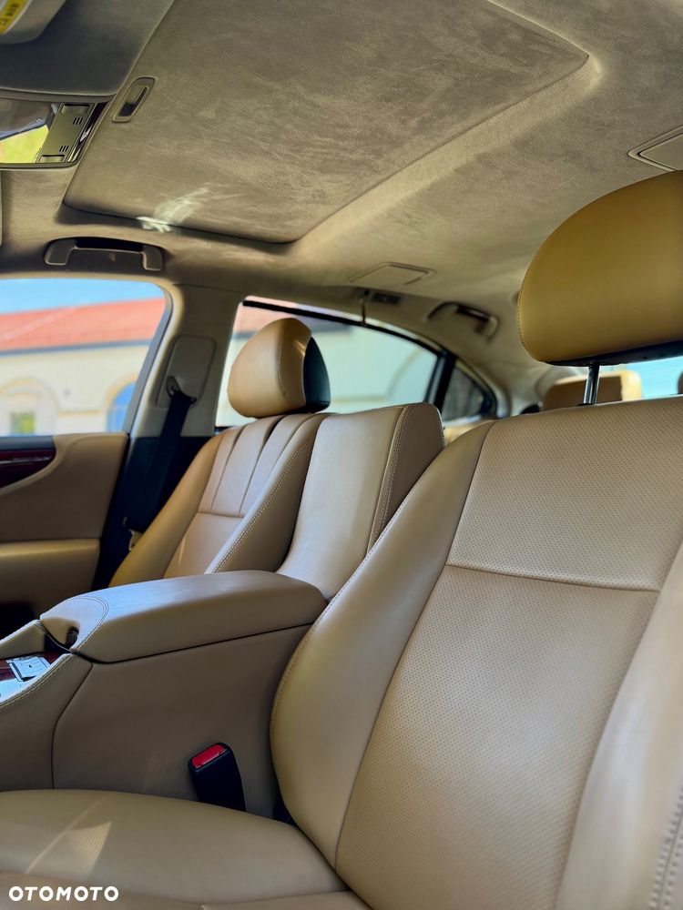Lexus LS - 21