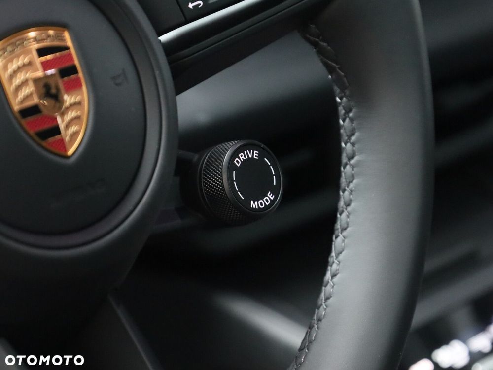 Porsche Macan - 24
