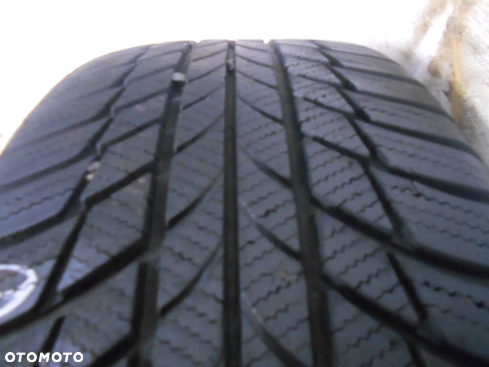 OPONA POJEDYNKA  225/45R18 BRIDGESTONE BLIZZAK LM 001 MO DOT 3022 8MM - 2