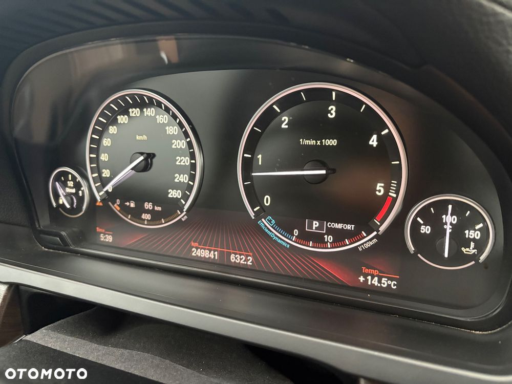 BMW Seria 7 740d - 29