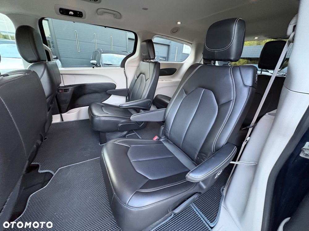 Chrysler Pacifica - 17