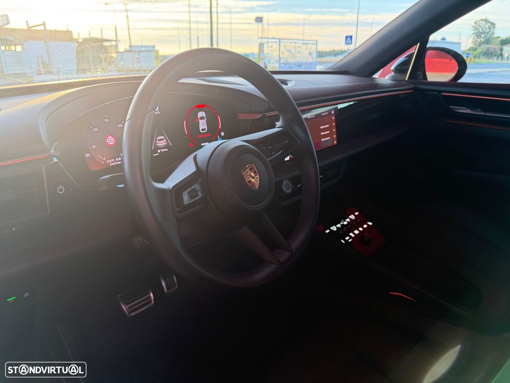 Porsche Macan Electric - 26