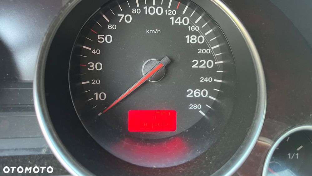 Audi A8 3.7 Quattro - 16