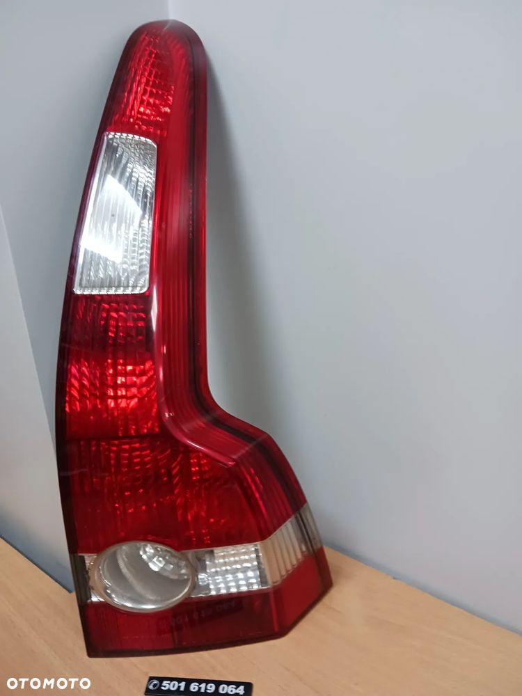 Lampa prawa tylna prawy tył Volvo V50 04-07 r przed liftem EUROPA