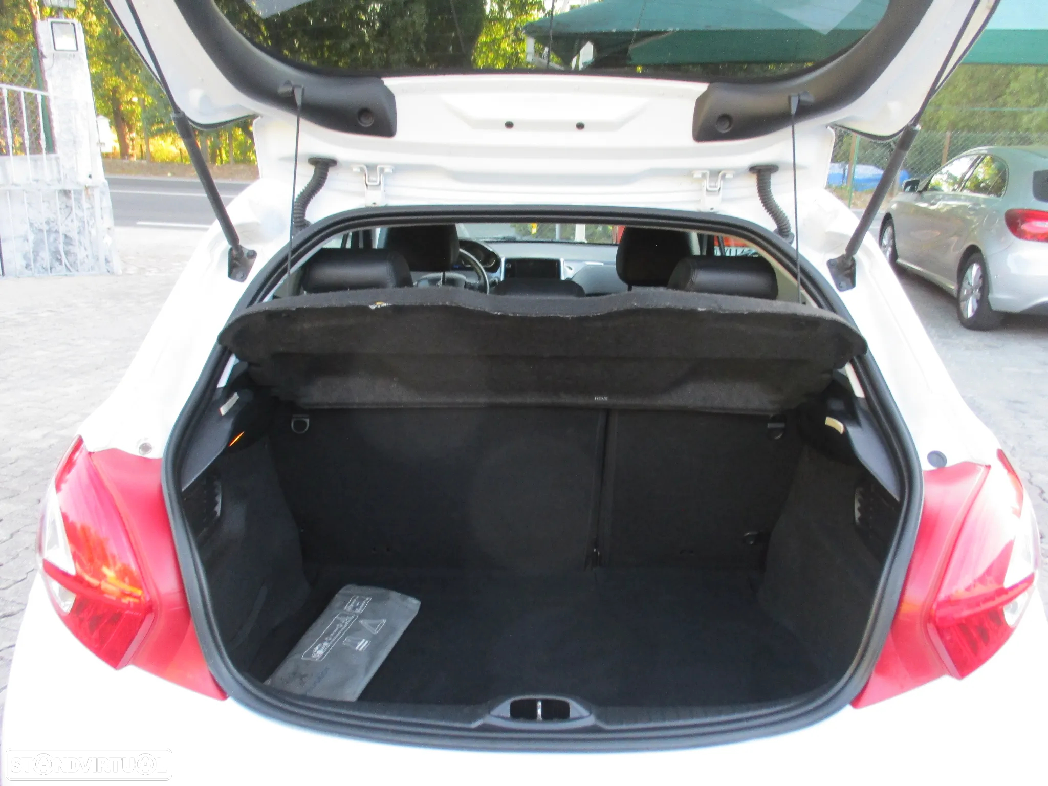 Peugeot 208 1.6 e-HDi Allure - 24