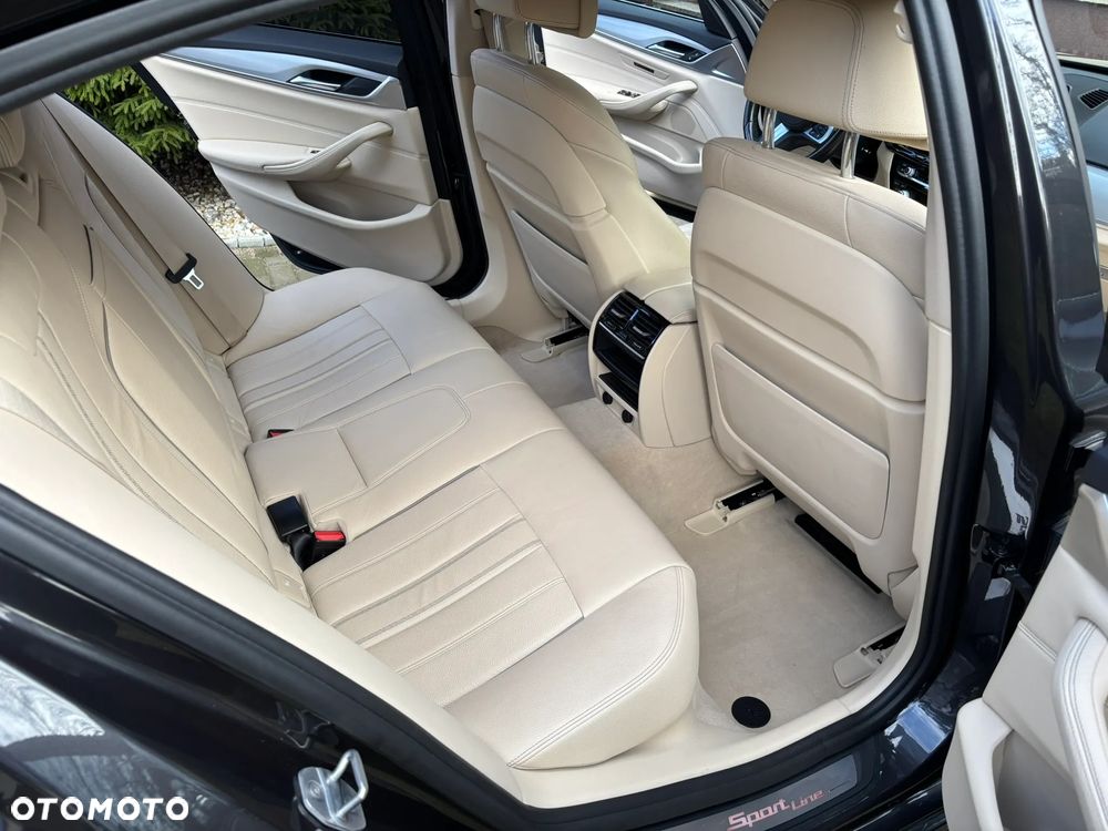 BMW Seria 5 520d M Sport - 10