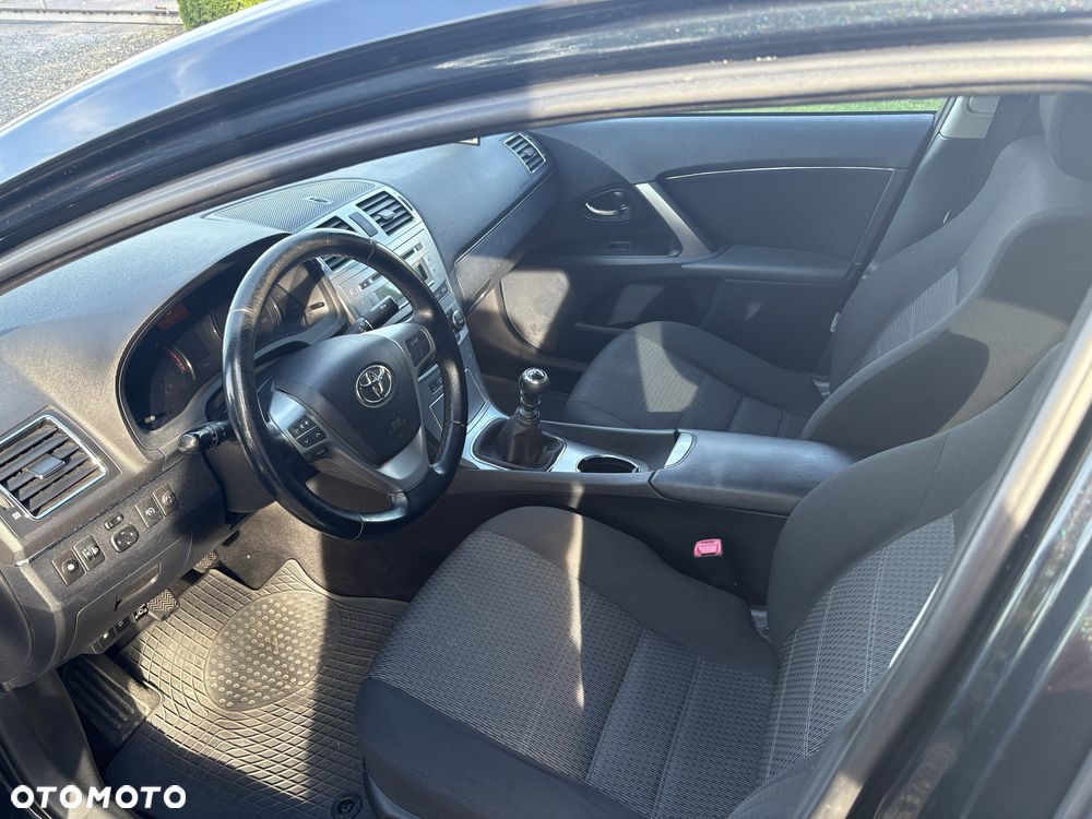 Toyota Avensis - 6