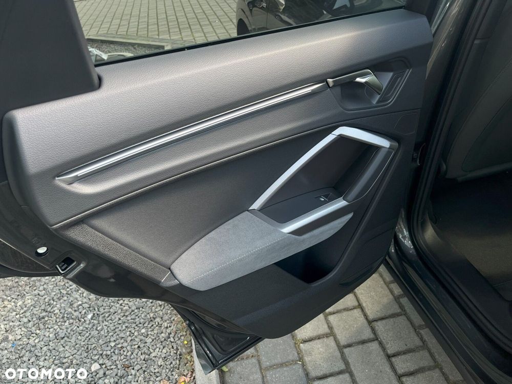 Audi Q3 Sportback - 14