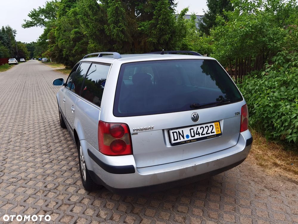 Volkswagen Passat 1.9 TDI Comfortline Family - 6
