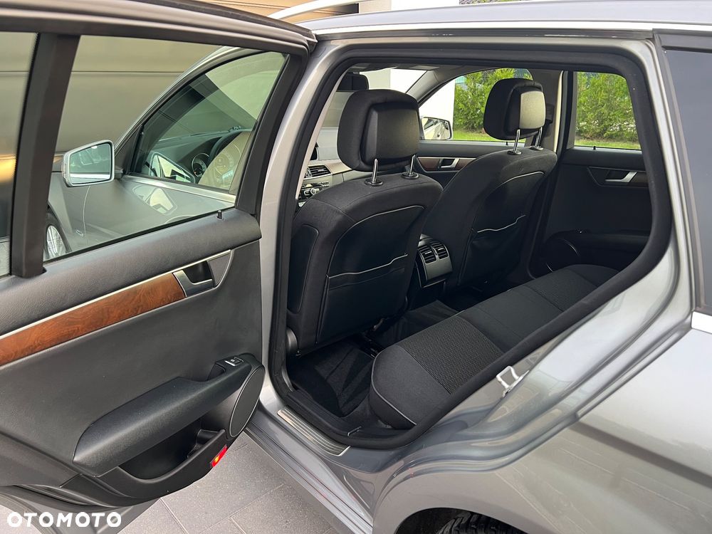 Mercedes-Benz Klasa C 220 CDI DPF Automatik BlueEFFICIENCY Elegance - 15