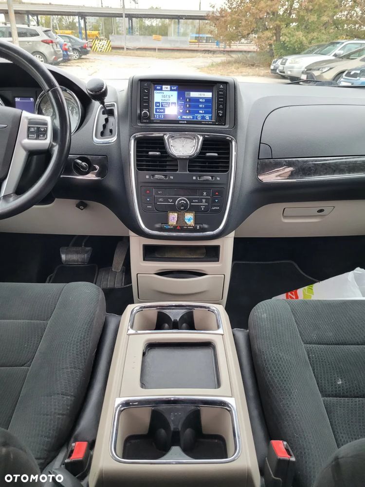 Chrysler Town & Country 3.6 Limited - 21