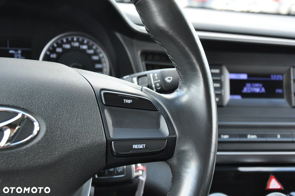 Hyundai Elantra - 16