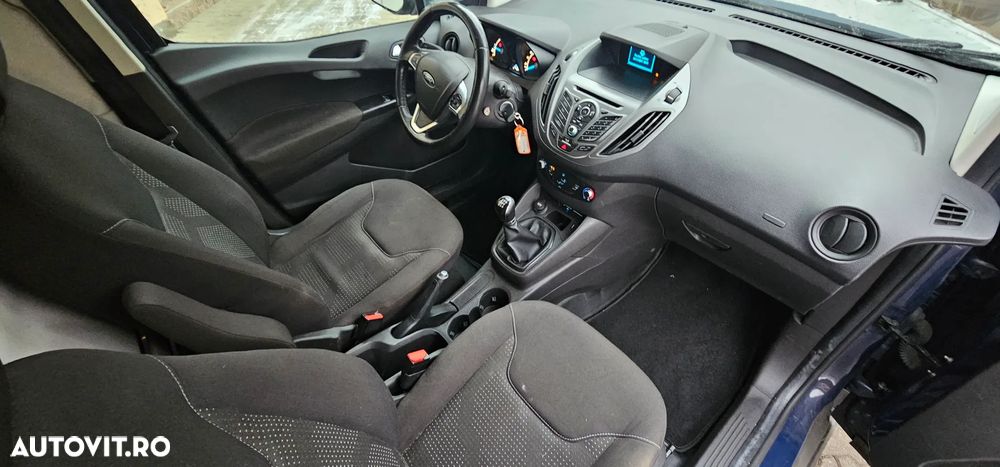 Ford Transit Courier - 12