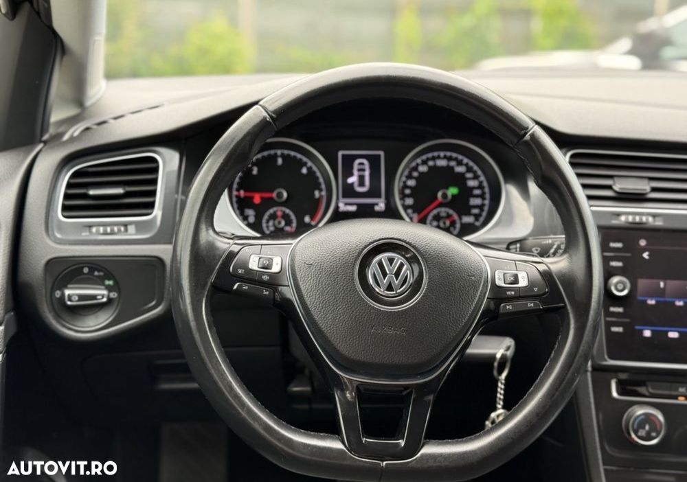 Volkswagen Golf - 30