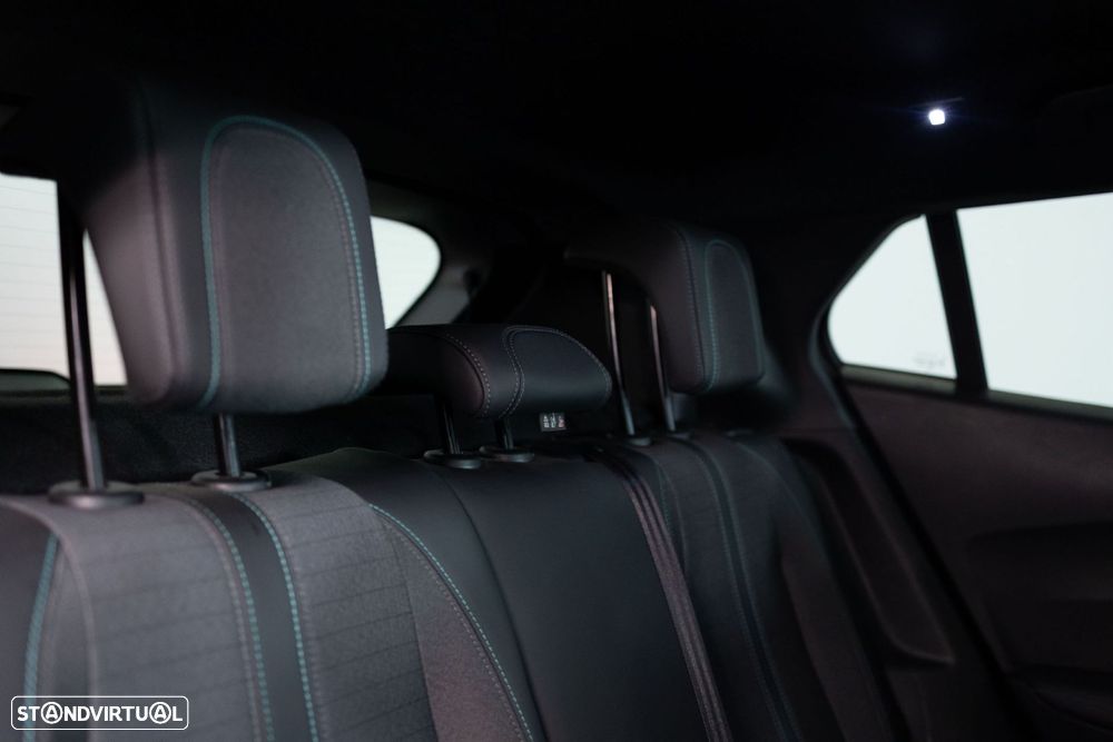 Peugeot 2008 1.2 PureTech Allure EAT8 - 29