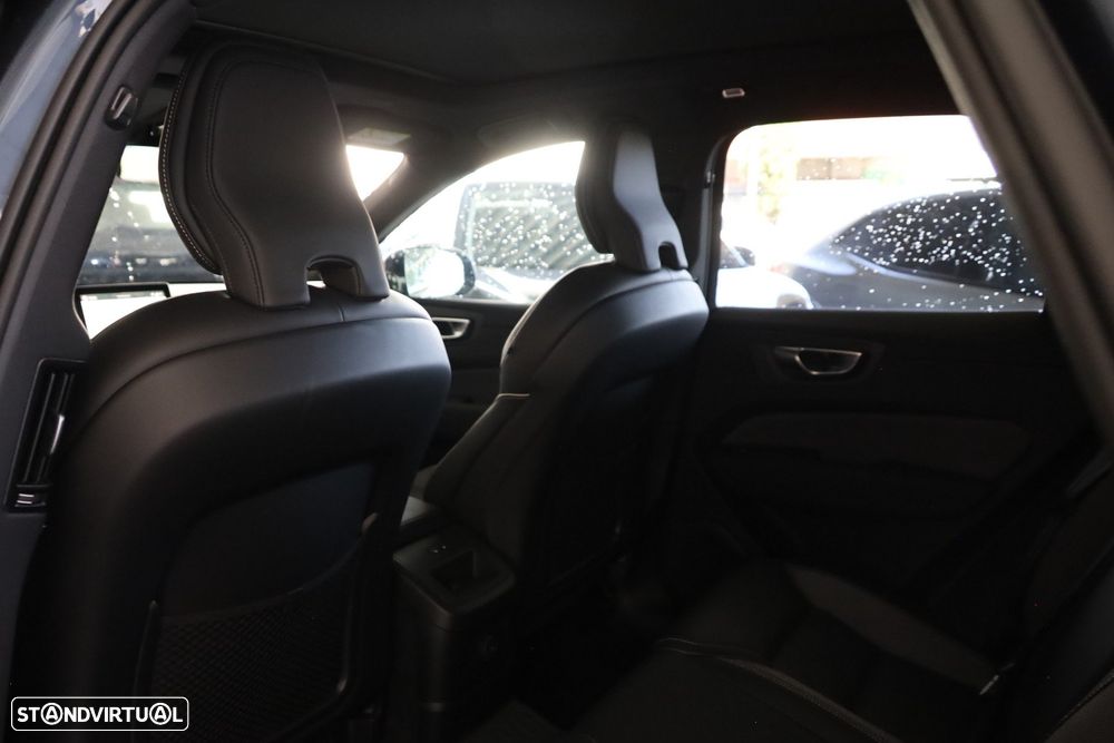 Volvo XC 60 T6 AWD Ultra Black Edition - 12