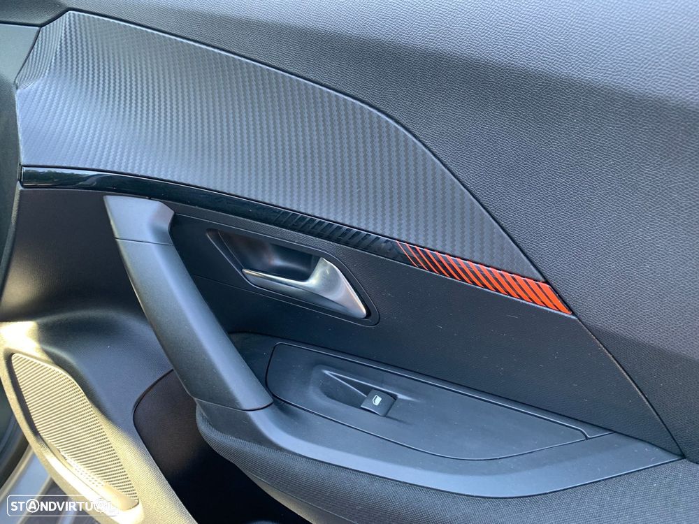 Peugeot 2008 1.2 PureTech Allure - 50