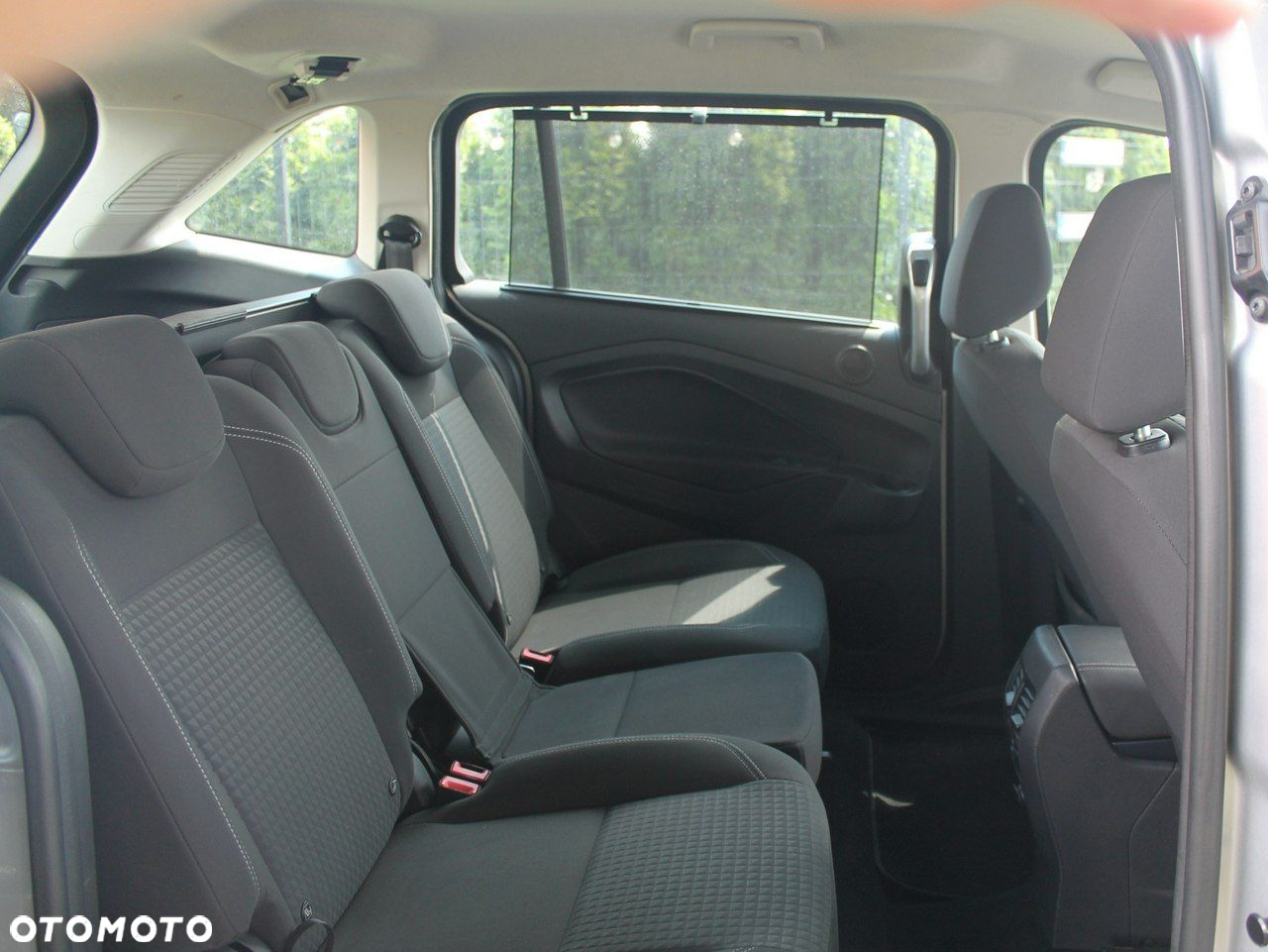 Ford Grand C-MAX - 34