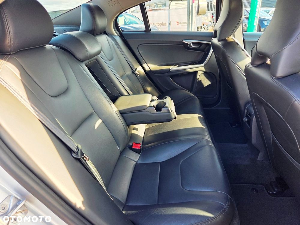 Volvo S60 D2 Drive-E Momentum - 29