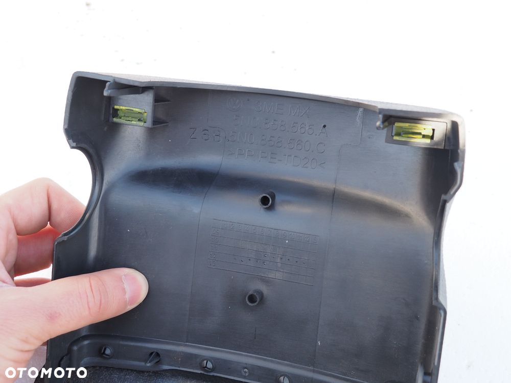 Osłona kolumny kierownicy górna VW 5N0858565A - 5