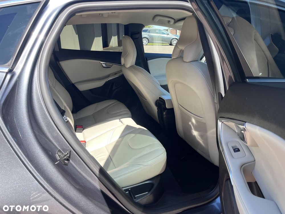 Volvo V40 D2 Summum - 19