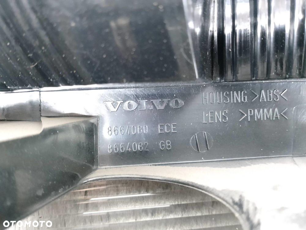 LAMPA TYLNA PRAWA VOLVO S60 ( 00-10 ) 8664080  8664082 - 6