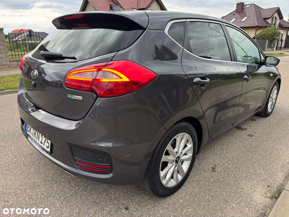 Kia Ceed 1.6 GDI Dream-Team Edition - 18