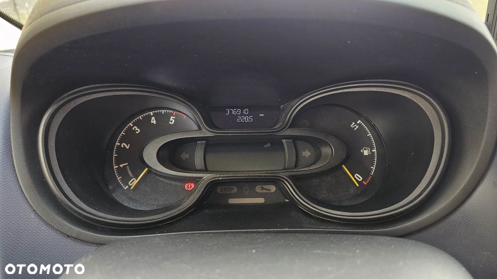 Opel Vivaro - 10