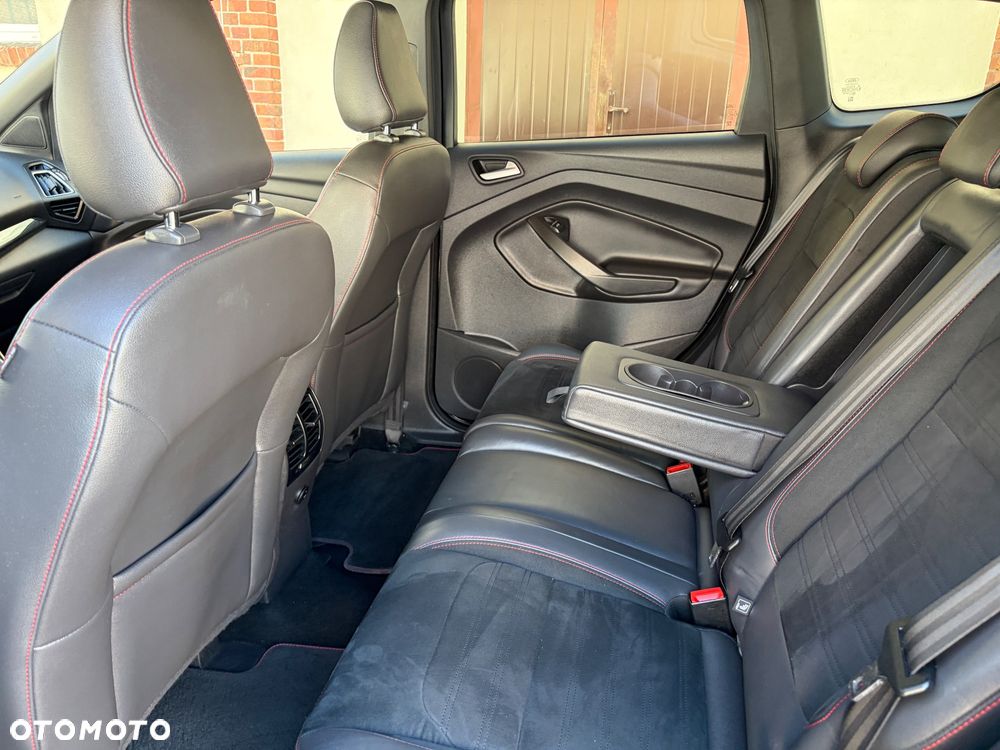 Ford Kuga 1.5 EcoBoost 2x4 ST-Line - 24