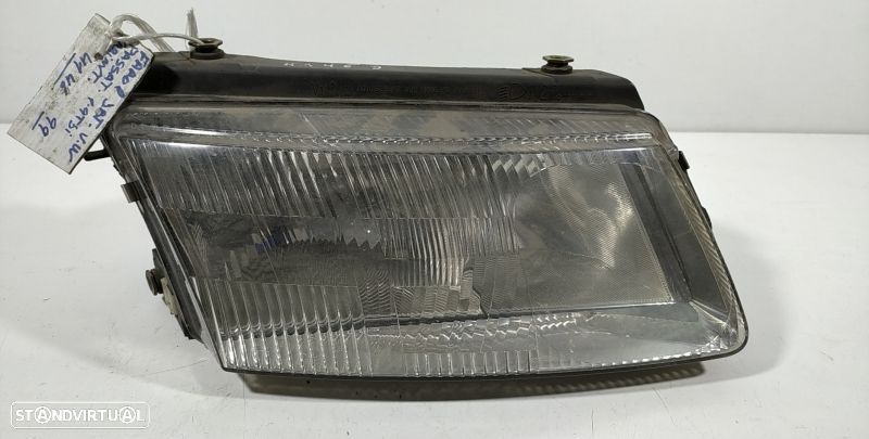 Farol Direito Volkswagen Passat Variant (3B5) - 1