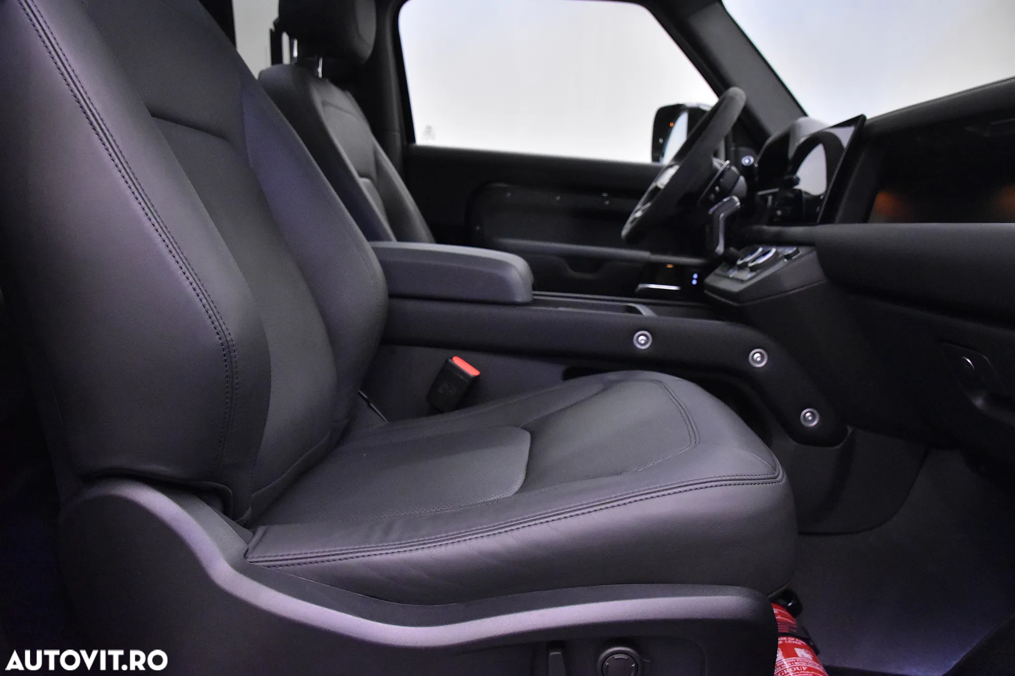 Land Rover Defender 90 5.0 V8 - 11