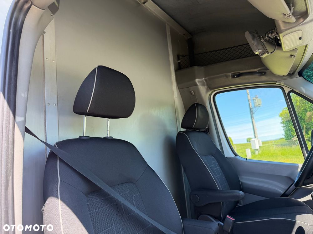 Mercedes-Benz Sprinter - 16