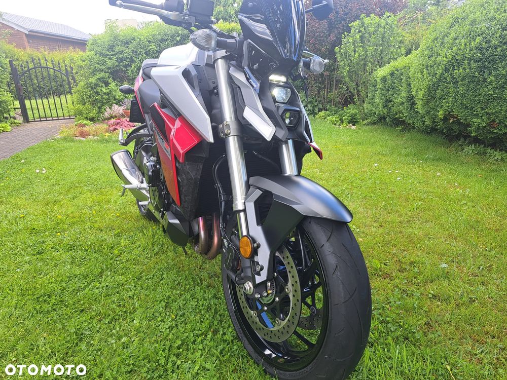 Suzuki GSX - 12