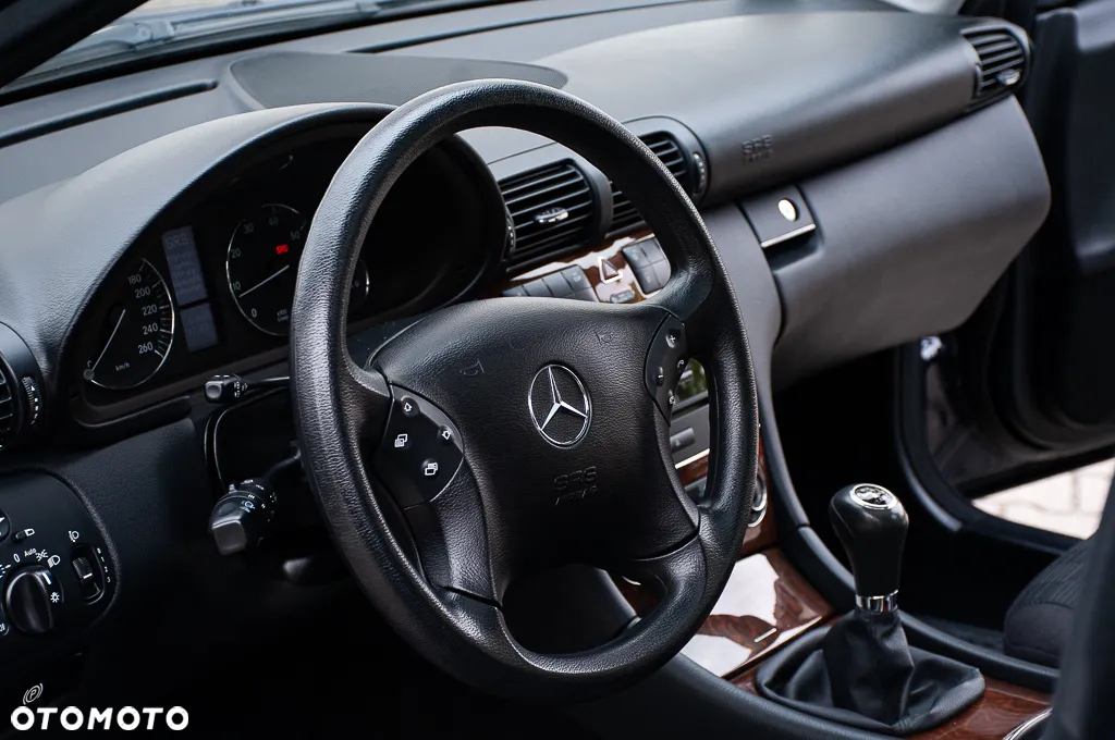Mercedes-Benz Klasa C 180 T Kompressor Avantgarde - 33