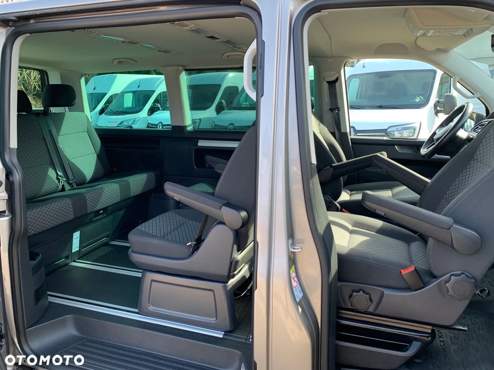 Volkswagen TRANSPORTER T6.1, DSG 4Motion, T6 4x4 plus reduktor napędów, Model BULLY MULTIVAN DELUX ORYGINAL, Światła LED, Fotele obracane kapitańskie, Dynamiczne zawieszenie komfortowe, 3 strefowa klimatyzacja, Felgi specjalne, Pakiet akustyczny, Stolik CAMPER - 24