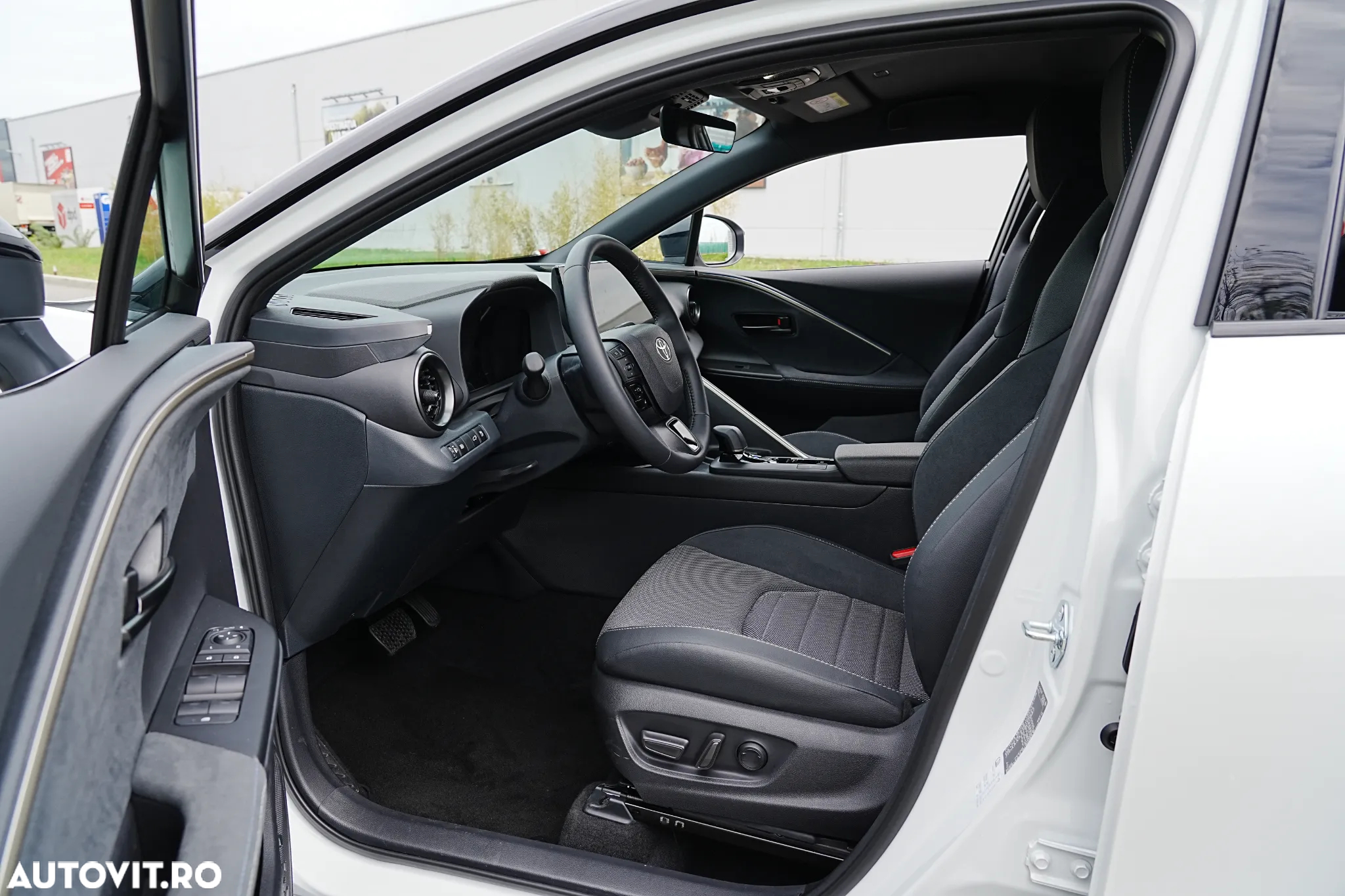 Toyota C-HR 1.8 HSD 122 CP 4x2 CVT C-lassy bi-tone - 19