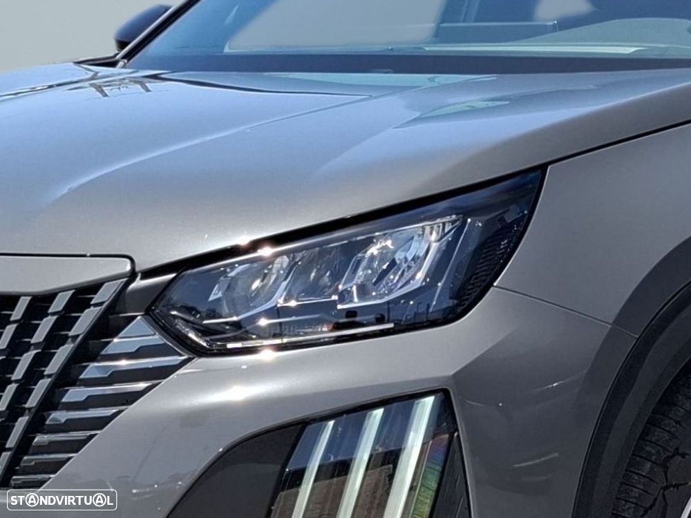 Peugeot 2008 1.2 Hybrid Allure e-DCS6 — fotografia 3