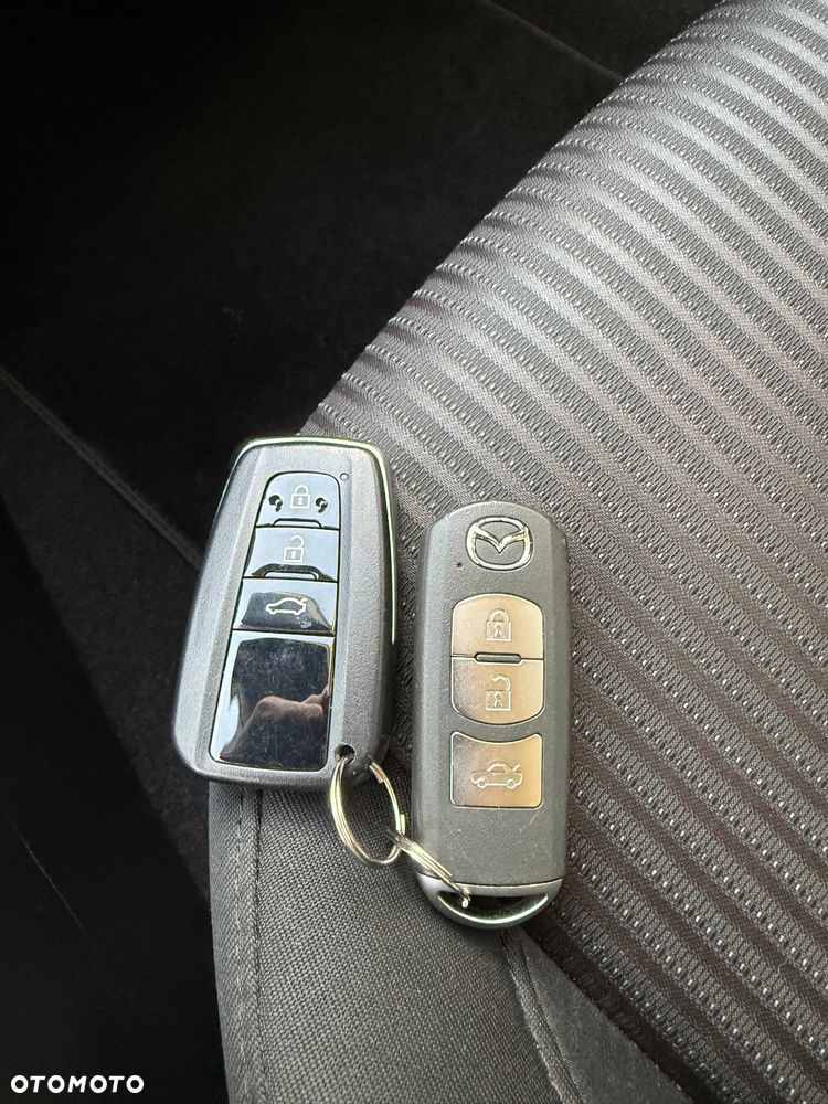 Mazda 3 SKYACTIV-G 2.0 M-Hybrid SELECTION - 33