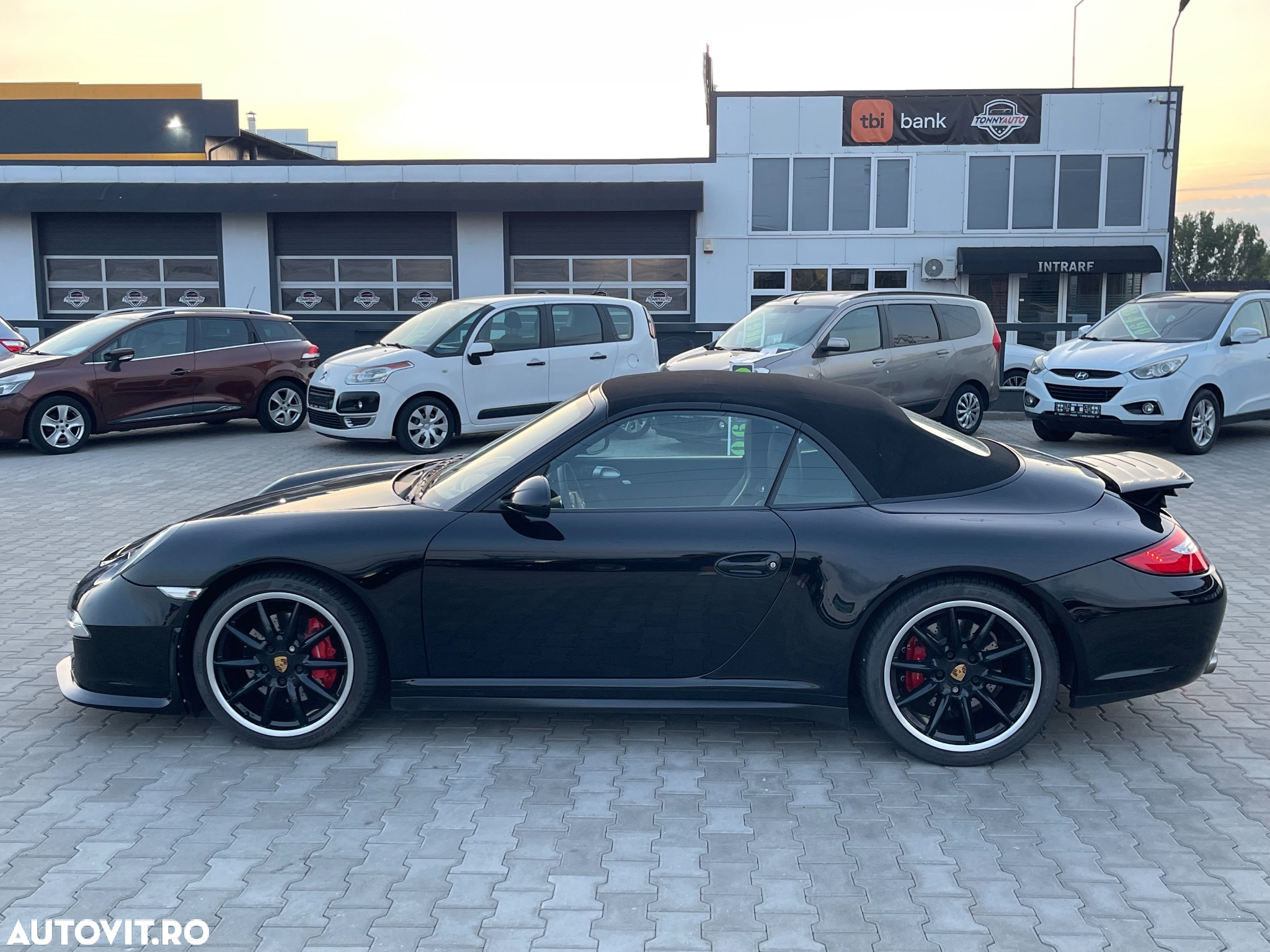 Porsche 911 Carrera 4 GTS PDK - 13