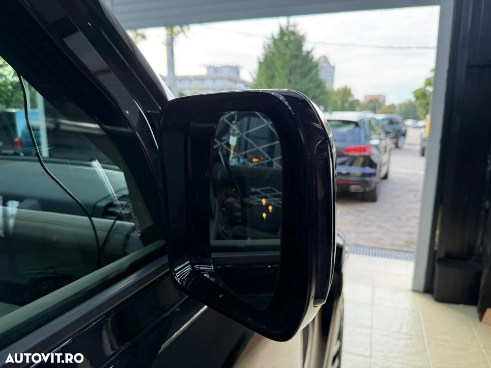 Land Rover Defender - 36