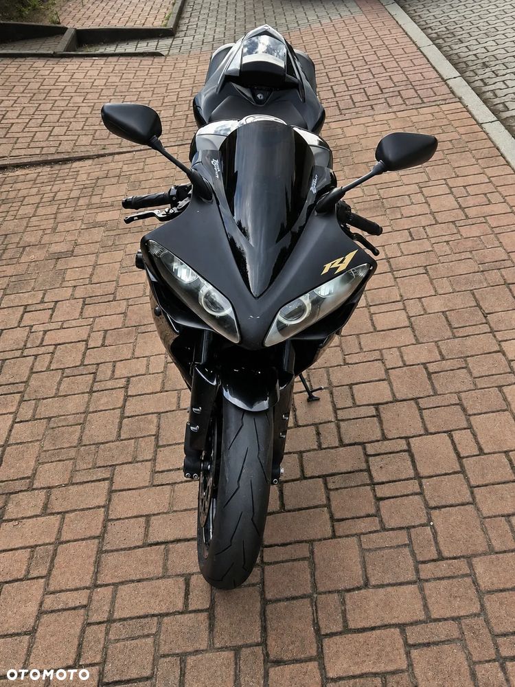 Yamaha R1 - 2