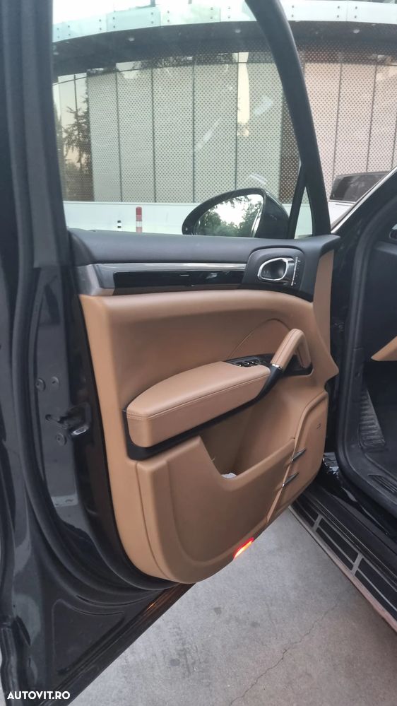 Porsche Cayenne 3.0 L - 27